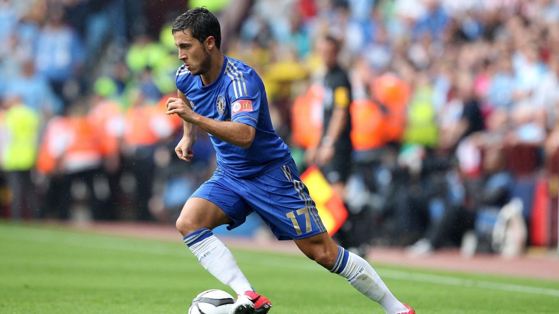 德约科维奇重返赛场,最后时刻胜出首场状态出色,美国队观众沸腾!赢得满堂喝彩